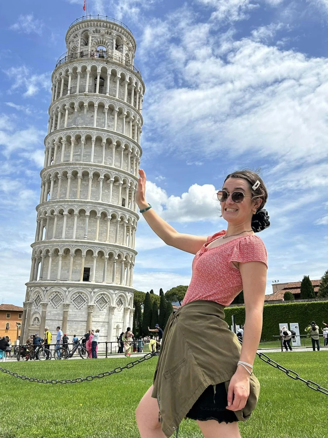 UMF student poses in front of the Tower of Pisa